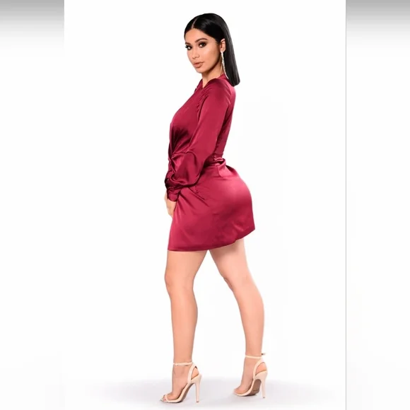 Fashion Nova Burgundy dress Medium NWT - Picture 2 of 2